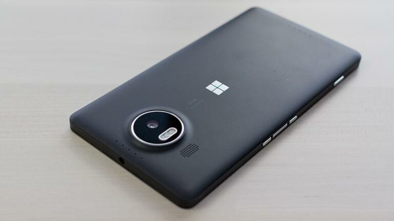 Microsoft Killing Lumia Lineup, Focusing on Surface Phones!