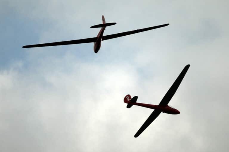 AI-Powered Gliders (UAVs) Learn To Fly Using Air Currents, Much Like Birds!