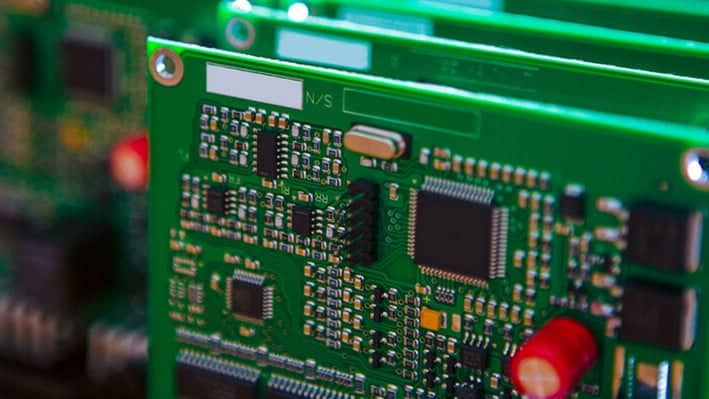 Here’s How To Build A Printed Circuit Board For A Smartphone [A Quick Run-Down]
