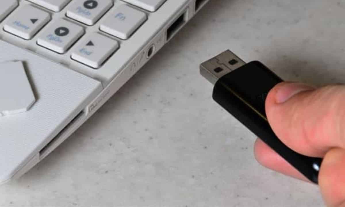 Plug in USB - "How to Transfer Files From PC to PC"